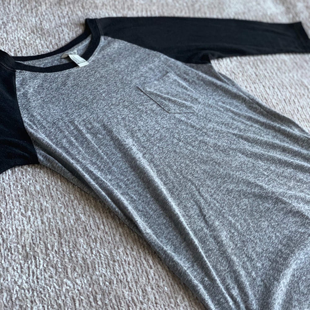 🔴LAST CHANCE! Black & gray baseball tee